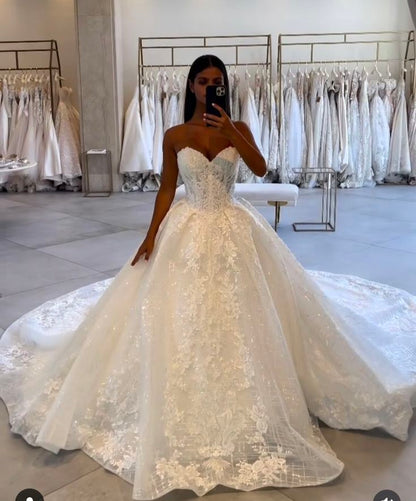 Classic Bridal Gown Ball Gown Sweetheart Lace White Wedding Dresses Minimalist Bridal Gowns DP1326