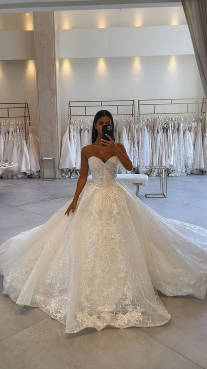 Classic Bridal Gown Ball Gown Sweetheart Lace White Wedding Dresses Minimalist Bridal Gowns DP1326