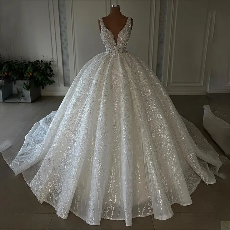 Luxury Sparkly Ball Gown Wedding Dress Tailored Beads V Neck Wedding Dresses Bridal Gowns DP1332