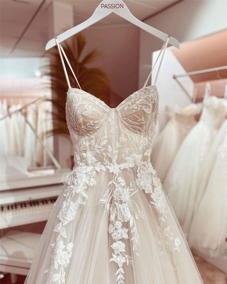 Classic Bridal Gown A line Spaghetti Straps Lace White Wedding Dresses Minimalist Bridal Gowns DP1333