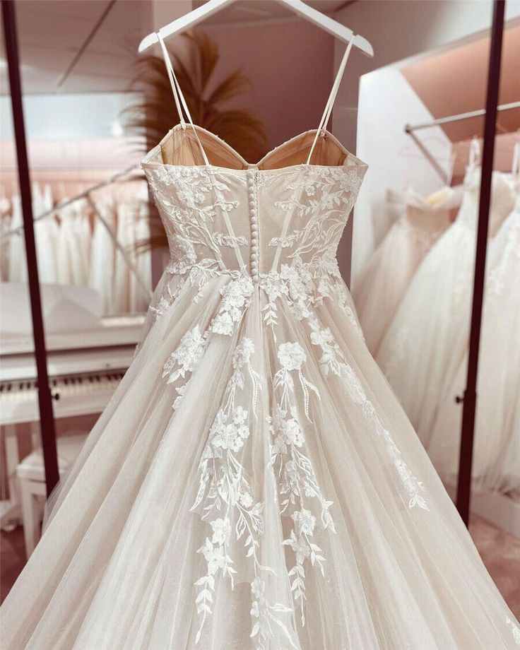 Classic Bridal Gown A line Spaghetti Straps Lace White Wedding Dresses Minimalist Bridal Gowns DP1333