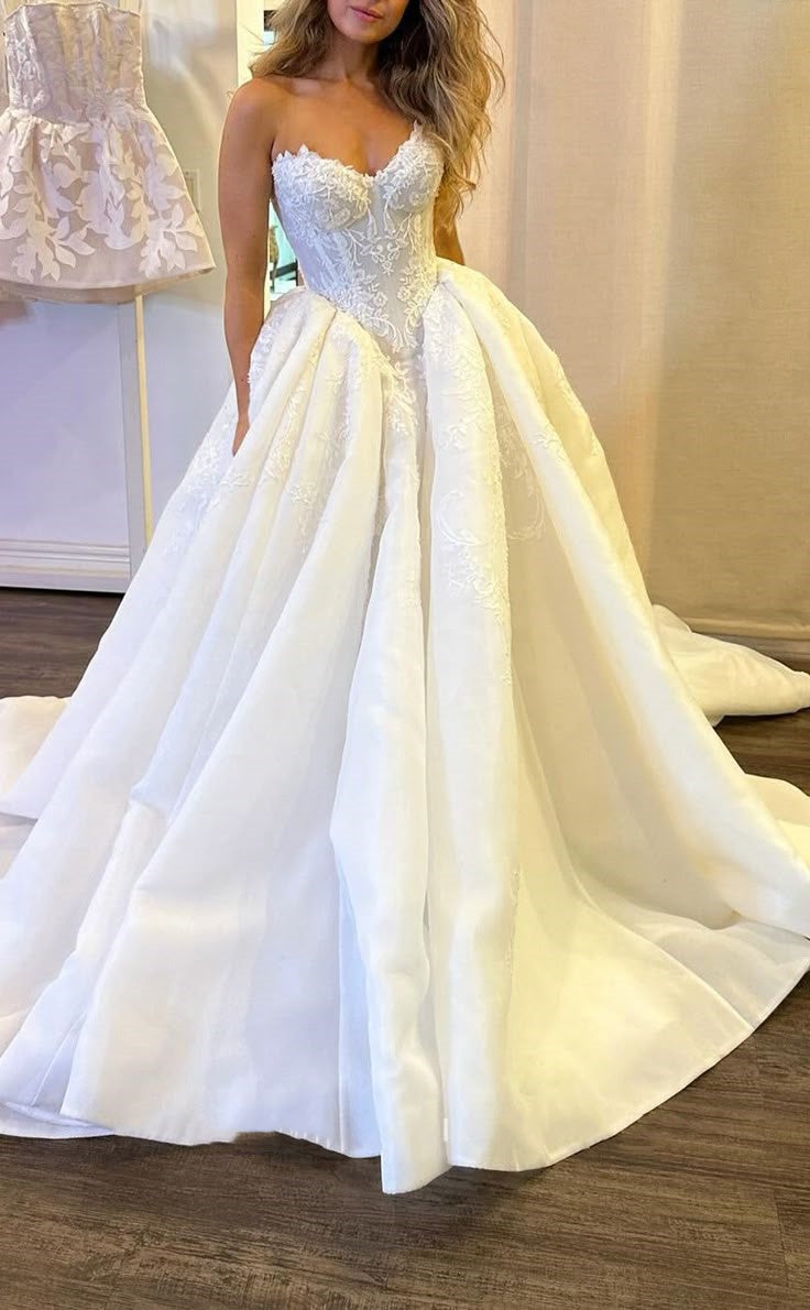 Classic Bridal Gown Ball Gown Sweetheart Lace White Wedding Dresses Minimalist Bridal Gowns DP1336