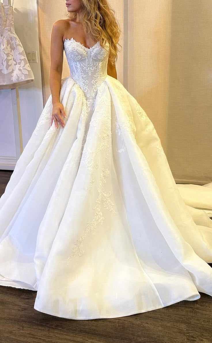 Classic Bridal Gown Ball Gown Sweetheart Lace White Wedding Dresses Minimalist Bridal Gowns DP1336