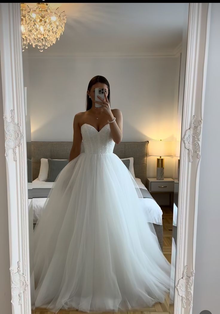Classic Bridal Gown Ball Gown Sweetheart Tulle White Wedding Dresses Minimalist Bridal Gowns DP1344