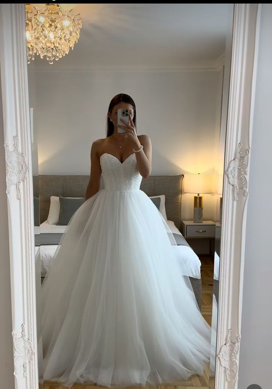 Classic Bridal Gown Ball Gown Sweetheart Tulle White Wedding Dresses Minimalist Bridal Gowns DP1344