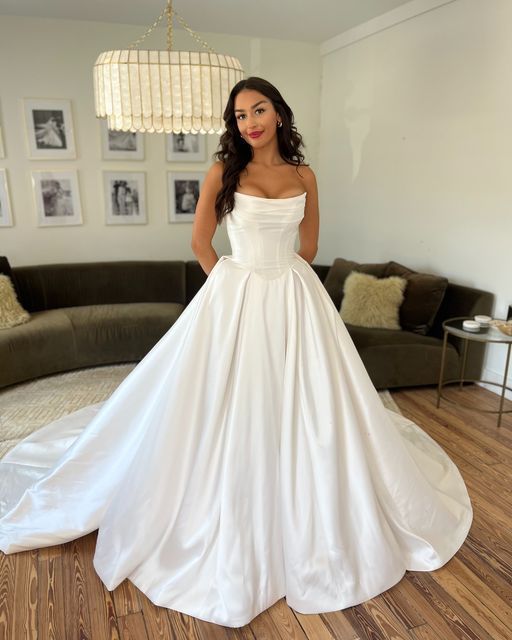 Classic Bridal Gown Ball Gown Strapless Satin White Summer Wedding Dresses Minimalist Bridal Gowns DP1361