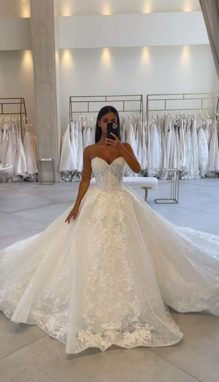 Classic Bridal Gown Ball Gown Sweetheart Lace White Wedding Dresses Minimalist Bridal Gowns DP1362