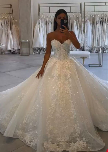 Classic Bridal Gown Ball Gown Sweetheart Lace White Wedding Dresses Minimalist Bridal Gowns DP1362