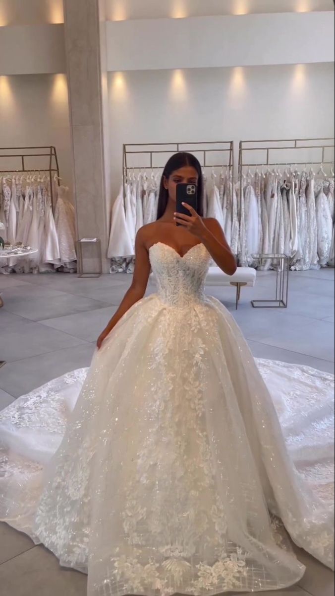 Classic Bridal Gown Ball Gown Sweetheart Lace White Wedding Dresses Minimalist Bridal Gowns DP1362