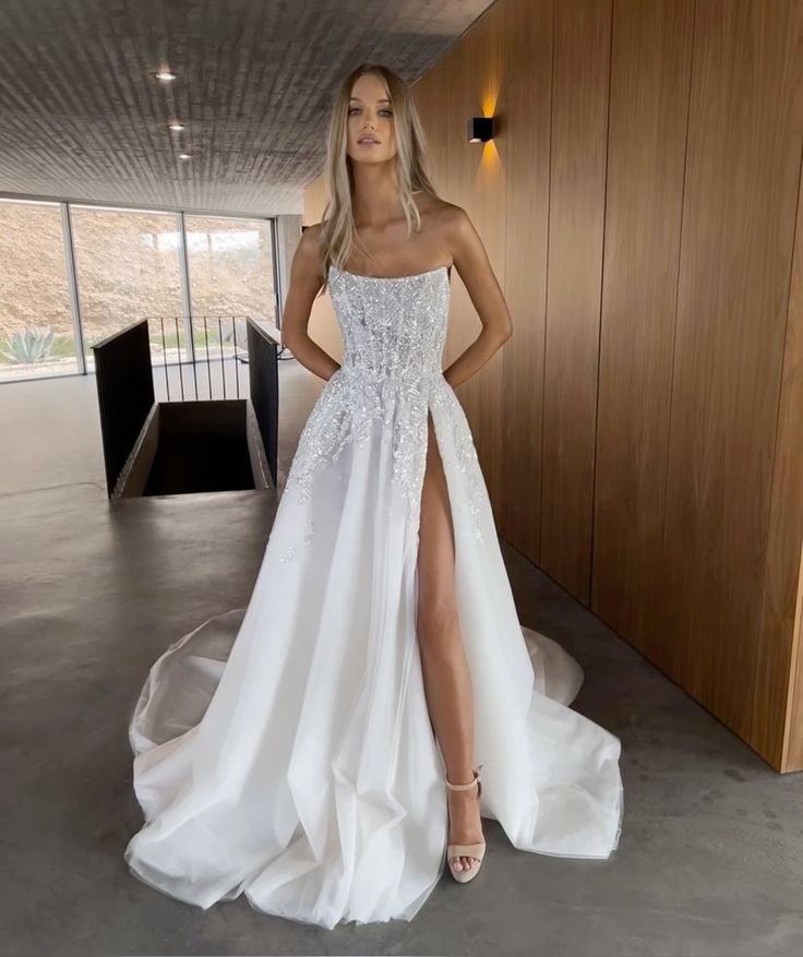 Classic Bridal Gown Ball Gown Strapless Slit White Summer Lace Wedding Dresses Minimalist Bridal Gowns DP1363