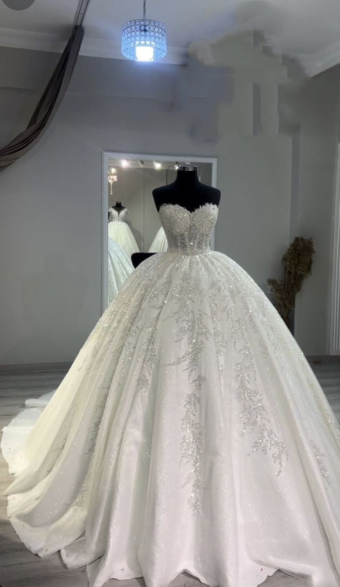 Classic Bridal Gown Ball Gown Sweetheart Lace White Wedding Dresses Minimalist Bridal Gowns DP1366