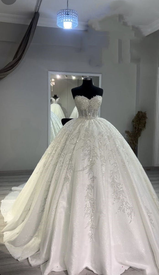 Classic Bridal Gown Ball Gown Sweetheart Lace White Wedding Dresses Minimalist Bridal Gowns DP1366