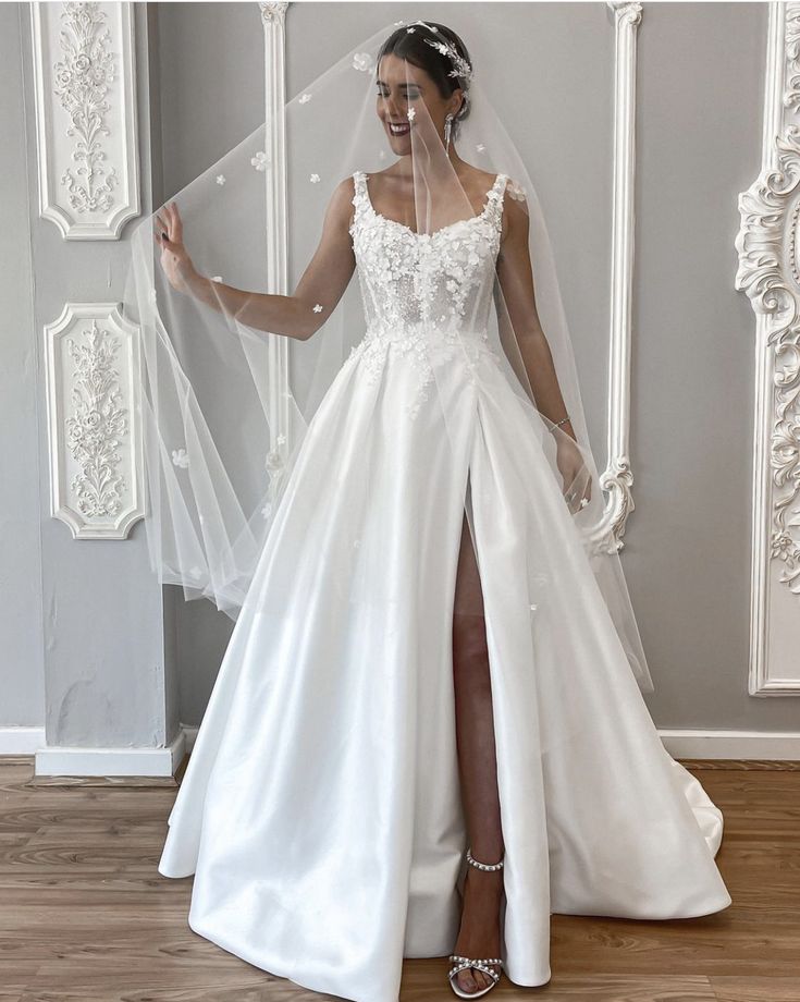 Classic Bridal Gown Ball Gown Sweetheart Lace White Wedding Dresses Minimalist Bridal Gowns DP1371