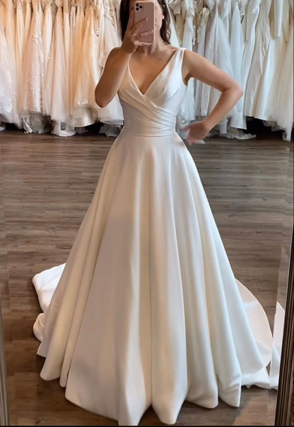Pretty Wedding Dress Ball Gown V Neck Satin White Wedding Dresses Bridal Gowns DP1376