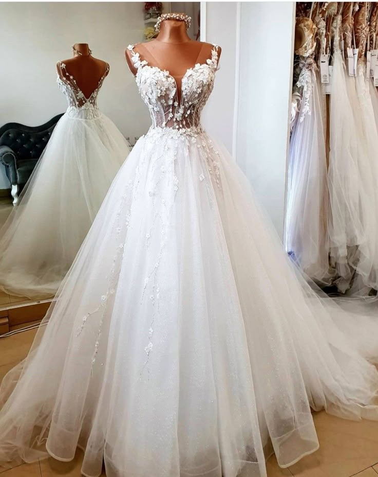 Classic Bridal Gown Ball Gown Straps Floral Lace White Wedding Dresses Minimalist Bridal Gowns DP1377