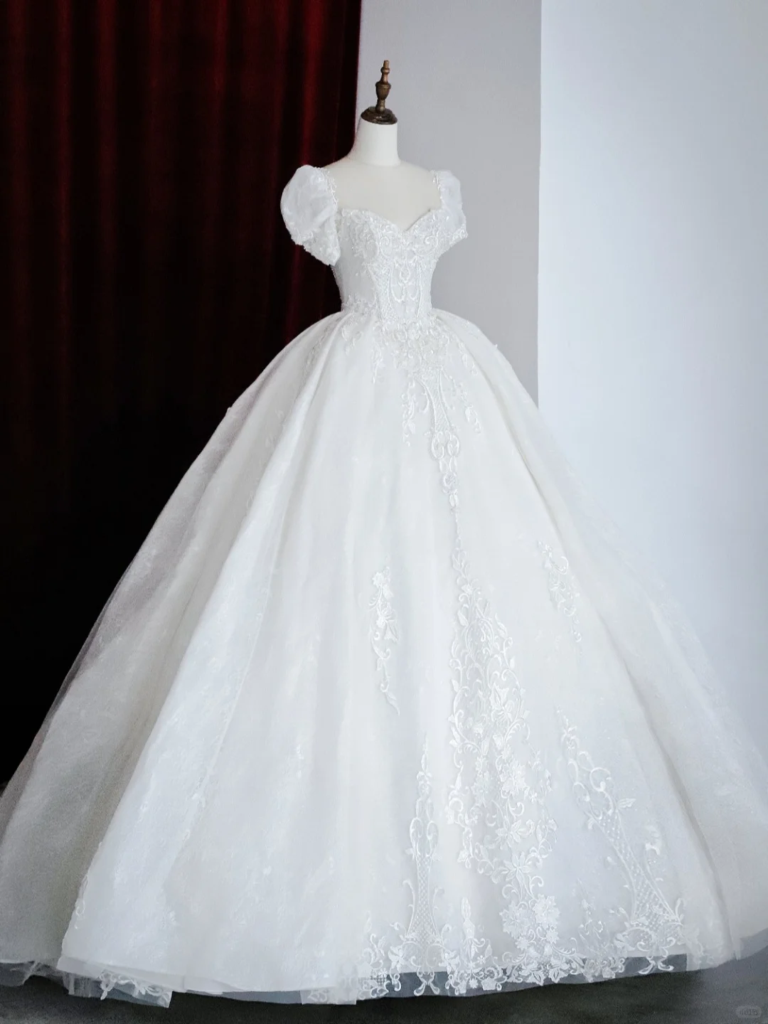 Glitter Wedding Dresses Ball Gown Sweetheart Short Sleeves Lace Wedding Dresses Bridal Gowns DP1491