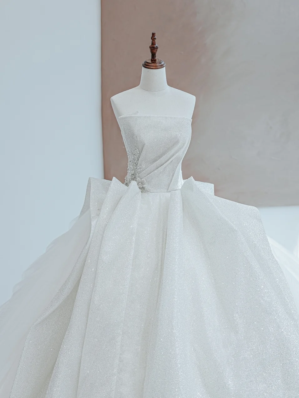 Timeless Bridal Gown Ball Gown Strapless White Sequin Wedding Dresses Bridal Gowns DP1494