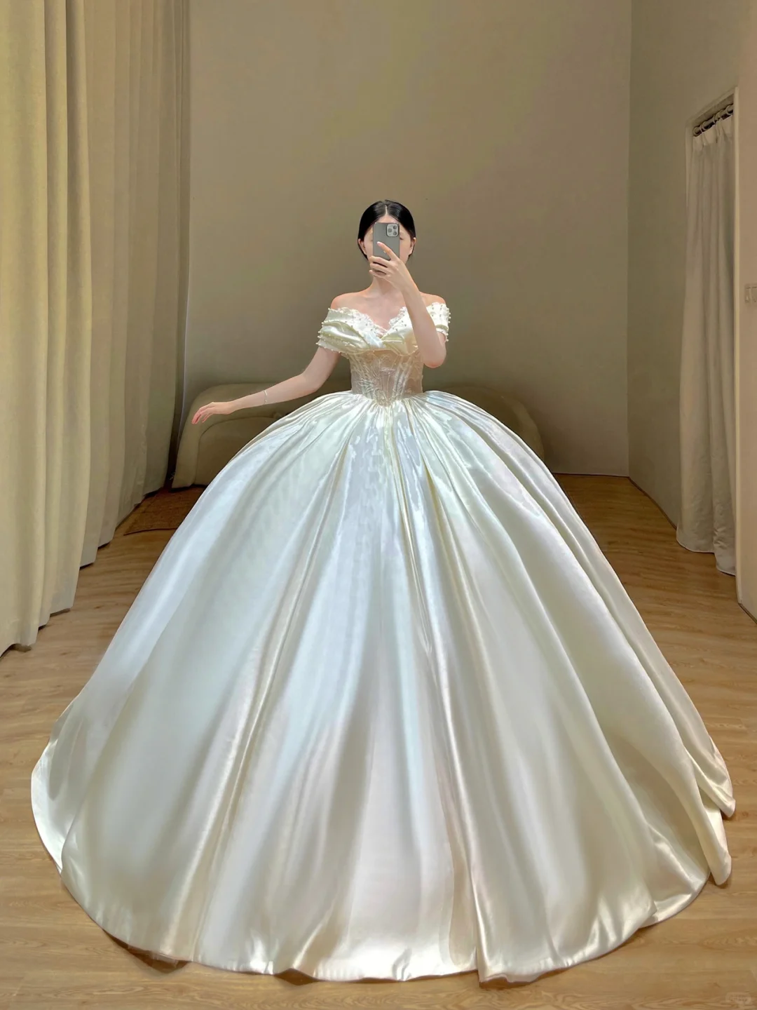 Glitter Wedding Dresses Ball Gown Off The Shoulder Short Sleeves Satin Wedding Dresses Bridal Gowns DP1500