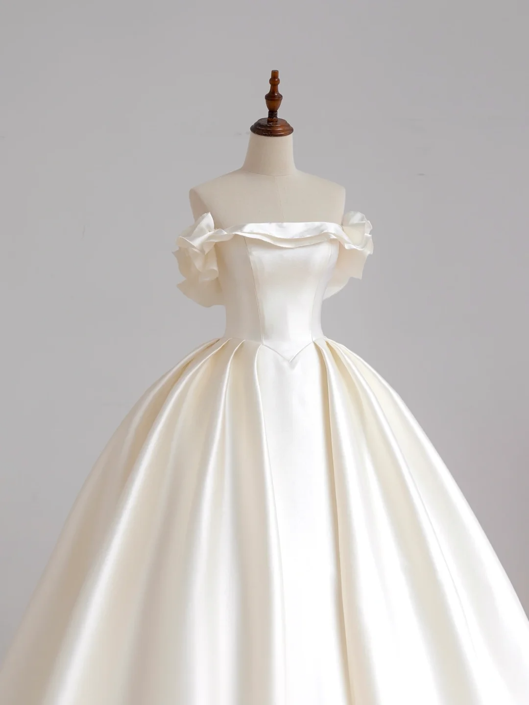 Timeless Bridal Gown Ball Gown Strapless Ivory Satin Wedding Dresses Bridal Gowns DP1511