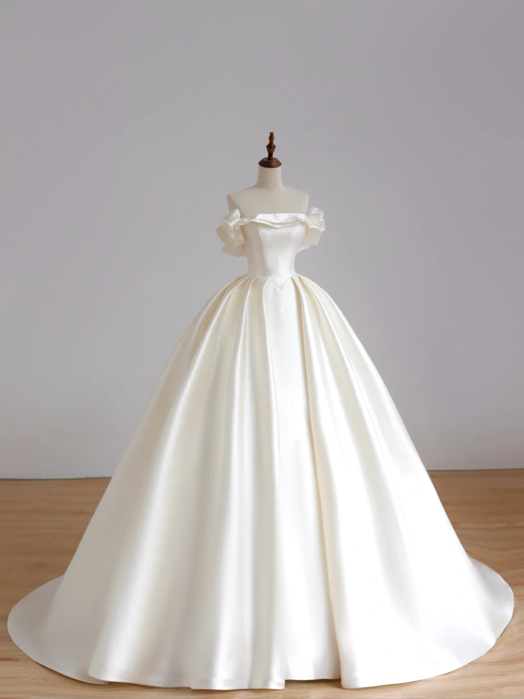 Timeless Bridal Gown Ball Gown Strapless Ivory Satin Wedding Dresses Bridal Gowns DP1511