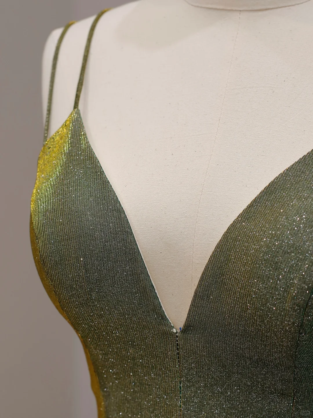 Elegant Glamour Ball Gown Spaghetti Straps Sequin Green Long Prom Dress Party Dress Evening Dresses DP1542