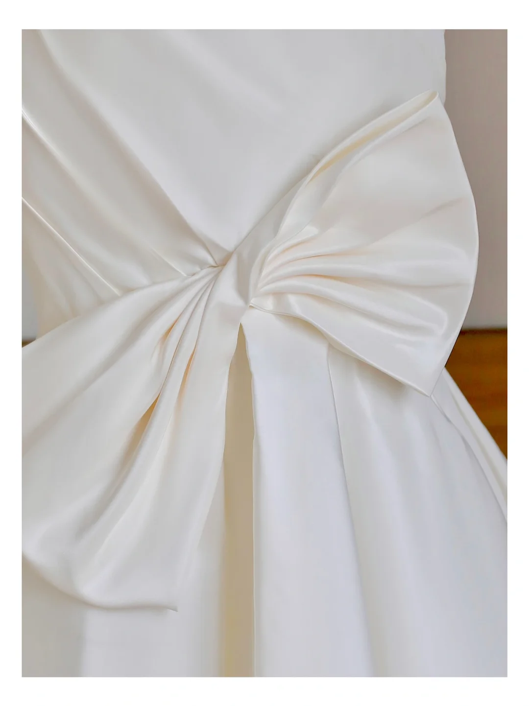 Simple Bridal Gown Mermaid Off The Shoulder Satin Short Sleeves White Wedding Dresses Minimalist Bridal Gowns DP1549