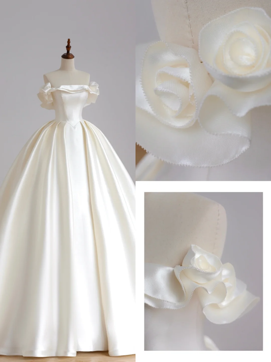 Pretty Wedding Dress Ball Gown Strapless Ivory Satin Wedding Dresses Bridal Gowns DP1570