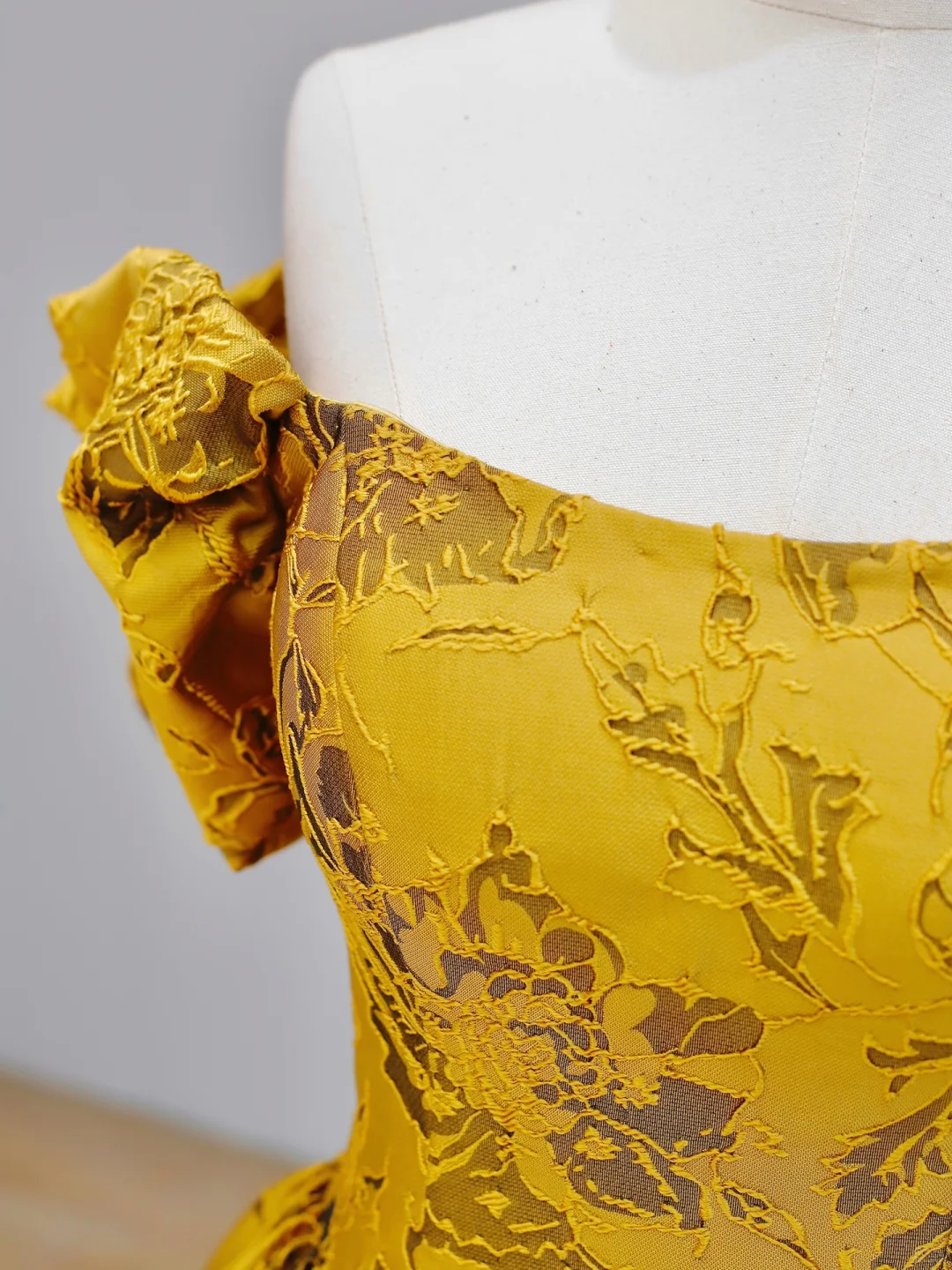 Elegant Glamour Ball Gown Off The Shoulder Yellow Satin Long Prom Dresses Party Dress Evening Dress DP1587