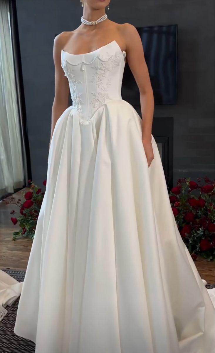 Classic Bridal Dress Ball Gown Strapless Satin White Wedding Dresses Minimalist Bridal Gowns DP1603