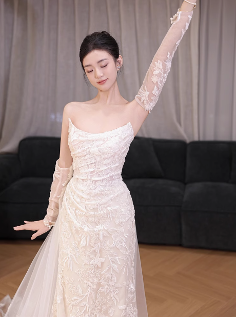 Classic Bridal Gown Sheath Strapless Long Sleeves Lace White Wedding Dresses Minimalist Bridal Gowns DP1648
