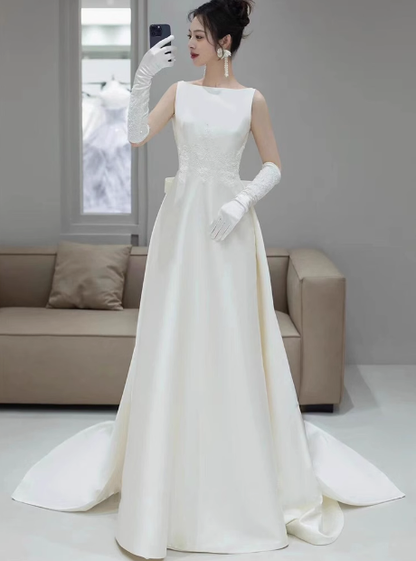 Classic Bridal Gown A line Scoop Satin White Wedding Dresses Minimalist Bridal Gowns DP1650