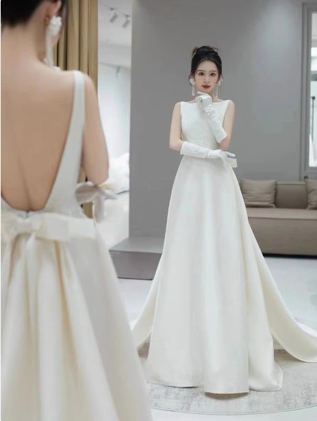 Classic Bridal Gown A line Scoop Satin White Wedding Dresses Minimalist Bridal Gowns DP1650