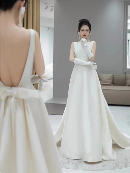 Classic Bridal Gown A line Scoop Satin White Wedding Dresses Minimalist Bridal Gowns DP1650