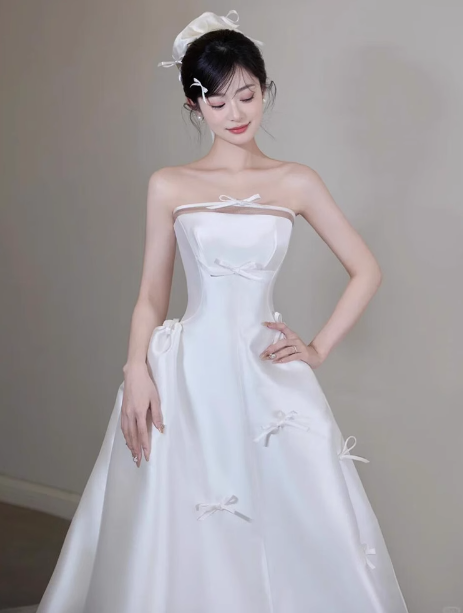 Ethereal Wedding Dress Ball Gown Strapless White Satin Wedding Dresses Bridal Gowns DP1671