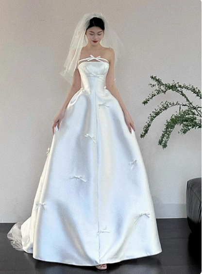Ethereal Wedding Dress Ball Gown Strapless White Satin Wedding Dresses Bridal Gowns DP1671