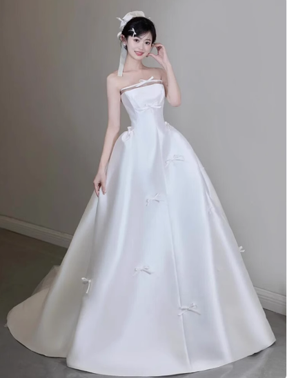 Ethereal Wedding Dress Ball Gown Strapless White Satin Wedding Dresses Bridal Gowns DP1671