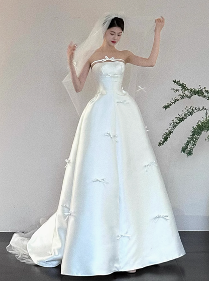 Ethereal Wedding Dress Ball Gown Strapless White Satin Wedding Dresses Bridal Gowns DP1671