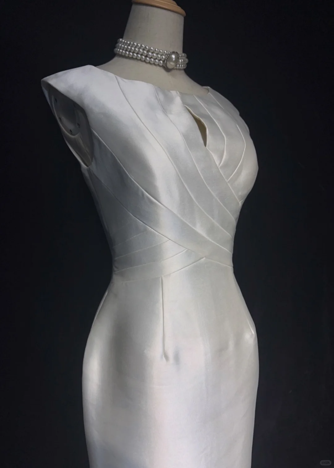 Classic Bridal Gown Sheath Short Satin White Wedding Dresses Minimalist Bridal Gowns DP1692