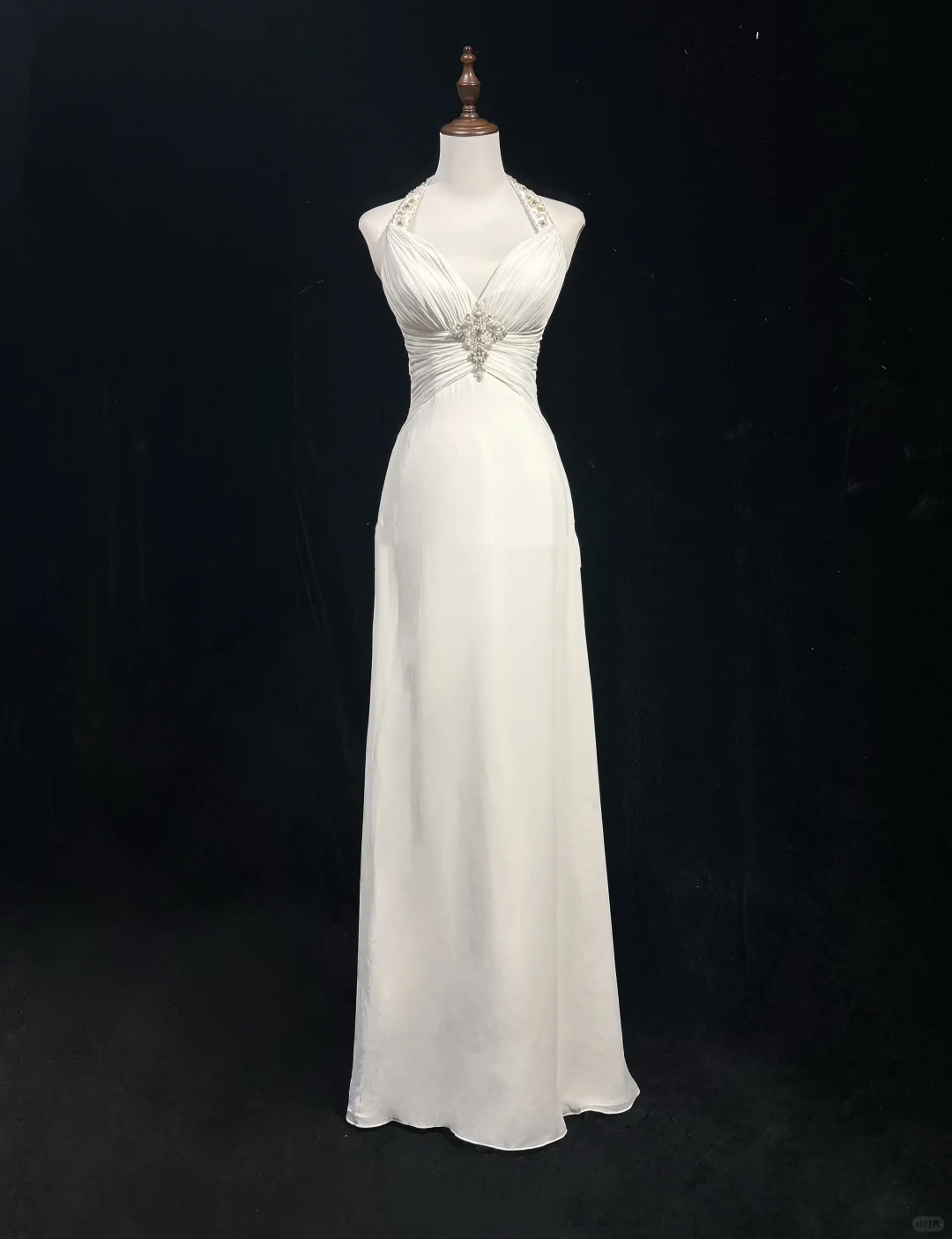 Classic Bridal Gown A line Halter Chiffon White Wedding Dresses Minimalist Bridal Gowns DP1696