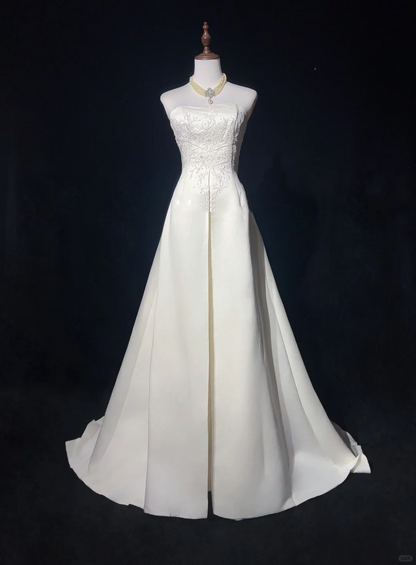 Classic Bridal Gown Ball Gown Strapless Satin White Wedding Dresses Minimalist Bridal Gowns DP1698