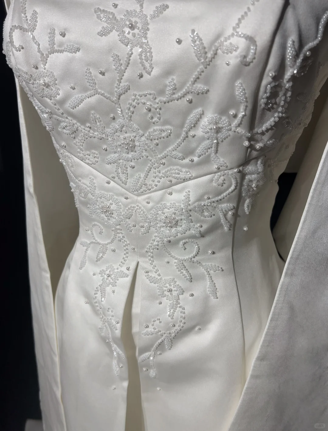 Classic Bridal Gown Ball Gown Strapless Satin White Wedding Dresses Minimalist Bridal Gowns DP1698