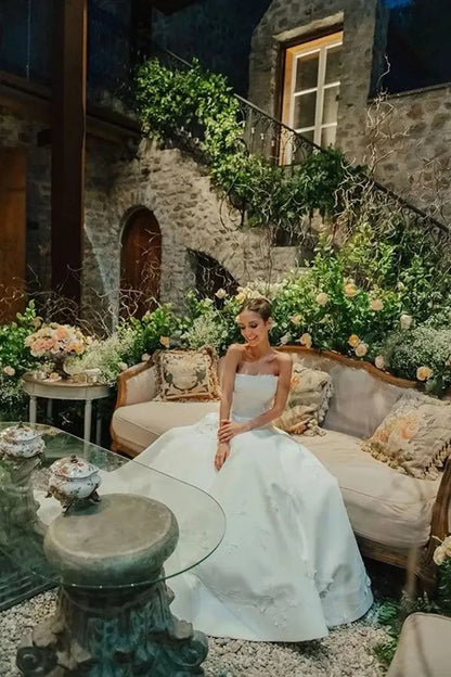 Pretty Wedding Dress Ball Gown Strapless Satin White Long Wedding Dresses Bridal Gowns DP1816