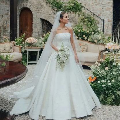 Pretty Wedding Dress Ball Gown Strapless Satin White Long Wedding Dresses Bridal Gowns DP1816