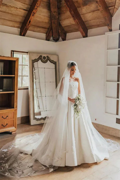 Pretty Wedding Dress Ball Gown Strapless Satin White Long Wedding Dresses Bridal Gowns DP1816