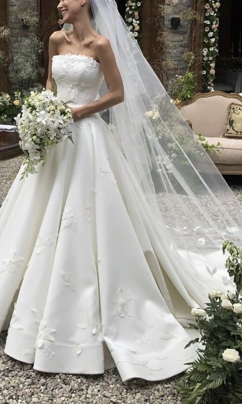Pretty Wedding Dress Ball Gown Strapless Satin White Long Wedding Dresses Bridal Gowns DP1816