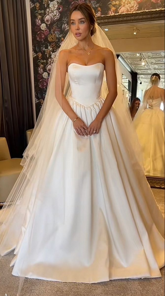 Pretty Wedding Dress Ball Gown Strapless Satin White Long Wedding Dresses Bridal Gowns DP1826