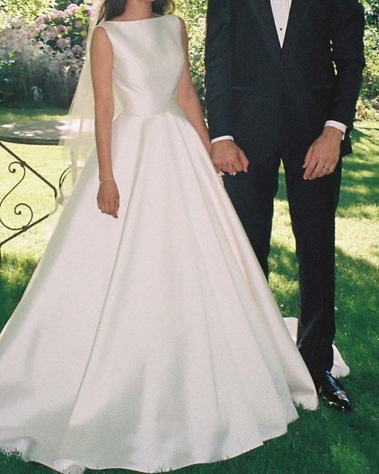 Pretty Wedding Dress Ball Gown Satin White Long Wedding Dresses Bridal Gowns DP1830