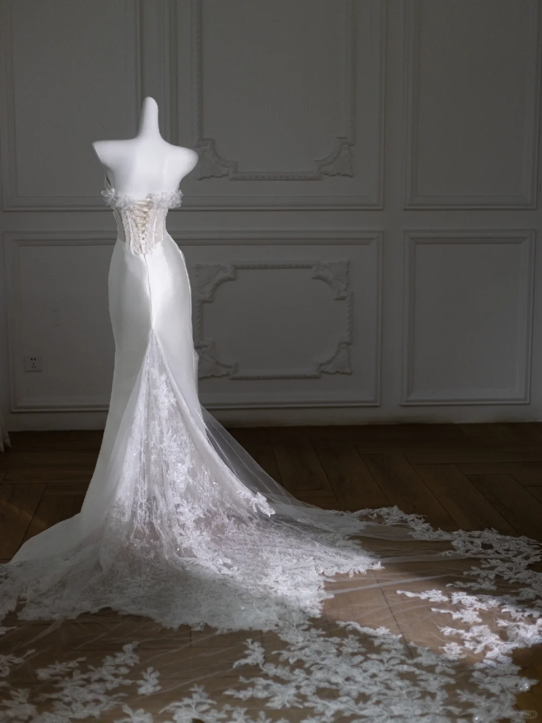 Retro Wedding Dress Mermaid Strapless Long Satin White Floral Wedding Dresses Bridal Gowns DP1852