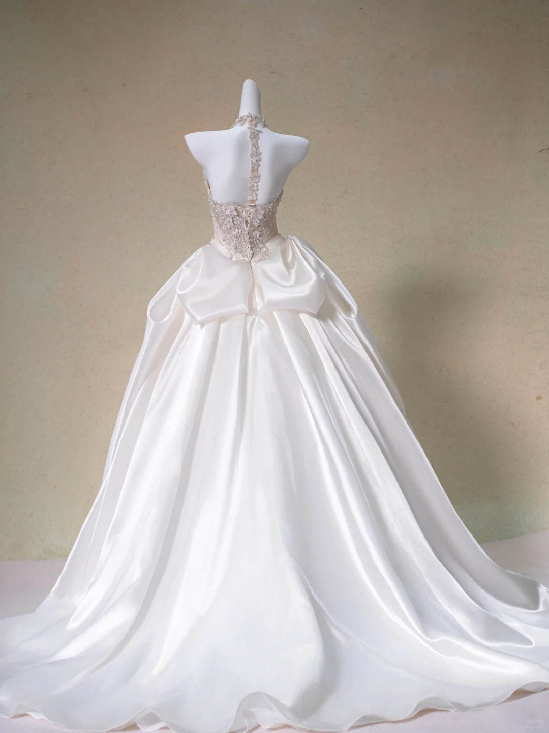 Romantic Bridal Gown Ball Gown High Neck White Lace Floral Wedding Dresses Minimalist Bridal Gowns DP1977