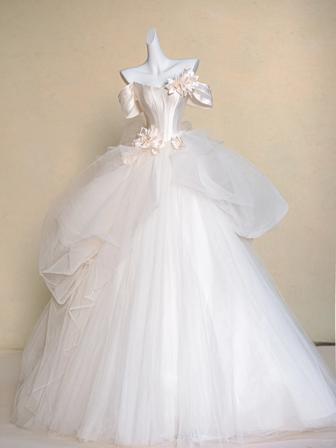 Modest Wedding Dress Ball Gown Off The Shoulder White Satin Long Wedding Dresses Brides Dress Bridal Gowns DP1978